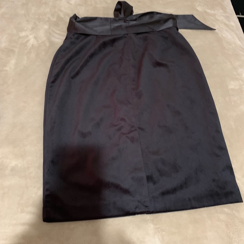 Black skirt with belt . Size 12 . - Picture 2 of 5